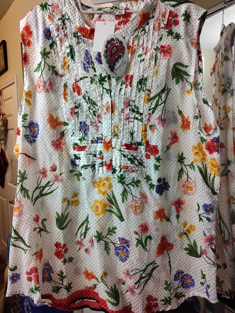 Magazine Lady Floral Pintuck Blouse in White